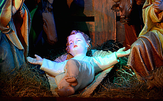 Wandal zniszczył figurkę Jezusa w bożonarodzeniowej szopce